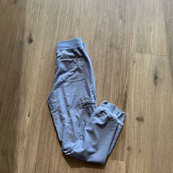 Scrub set - Picture 2 of 2